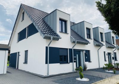 Architekten Doppelhaus in Jüchen vom Architekt Düsseldorf geplant - Ansicht Straße